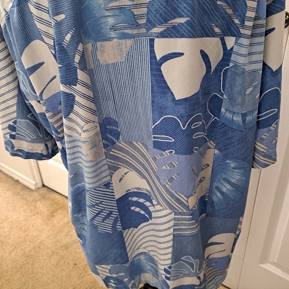 Tommy Bahama Blue & White Patterned 100% Silk Shirt   Size XL - Picture 5 of 10